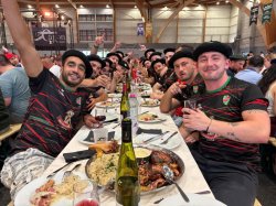 Giant banquets rile radical left in France