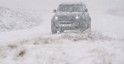 Snow forecast maps show 400 mile blizzard as UK buried - just 2 counties spared