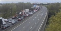 M25 traffic LIVE: Major motorway blocked after crash with congestion for miles